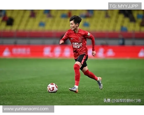 韦世豪精彩任意球攻门助力球队逆转局势展现个人风采 韦世豪精彩任意球攻门助力球队逆转局势展现个人风采